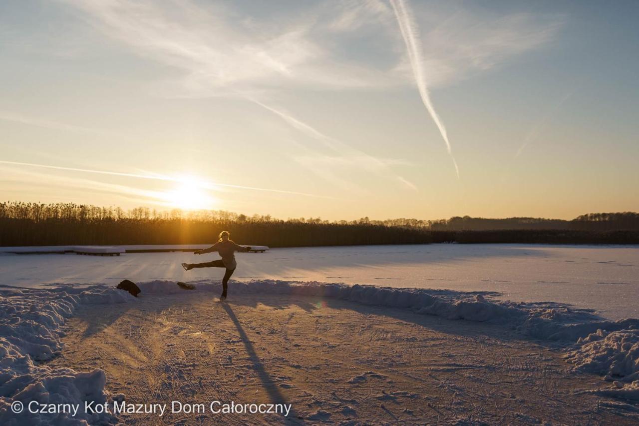 Malkinie Czarny Kot Mazury Dom Calorocznyヴィラ エクステリア 写真