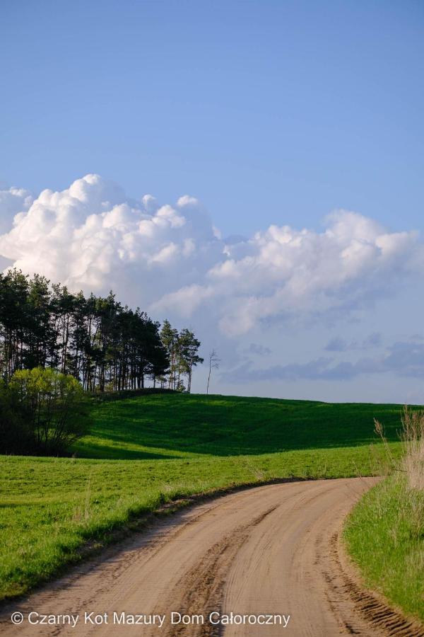 Malkinie Czarny Kot Mazury Dom Calorocznyヴィラ エクステリア 写真
