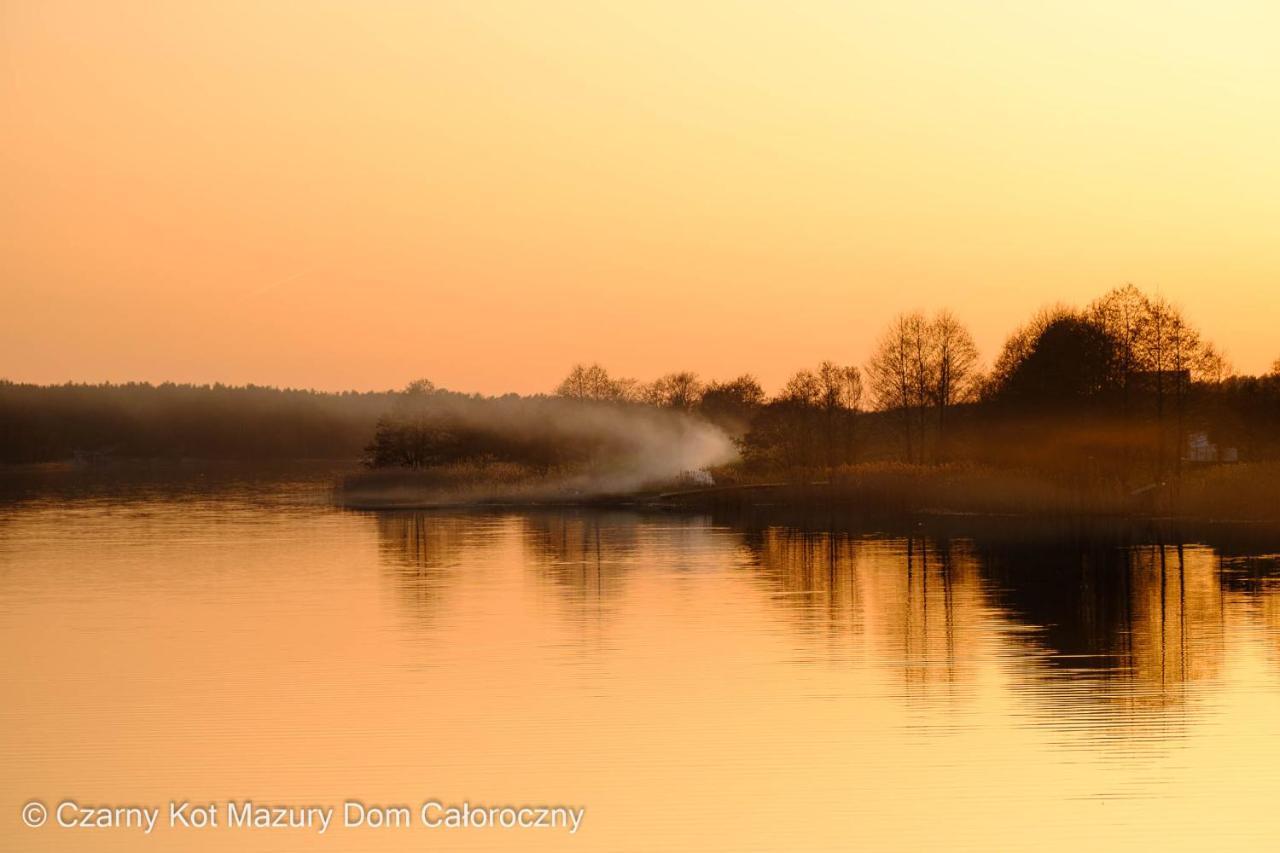 Malkinie Czarny Kot Mazury Dom Calorocznyヴィラ エクステリア 写真