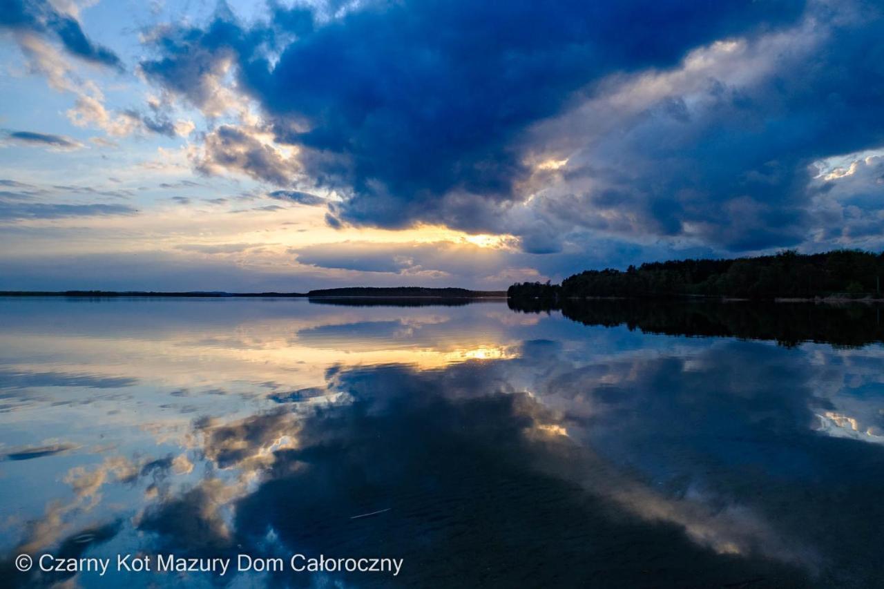 Malkinie Czarny Kot Mazury Dom Calorocznyヴィラ エクステリア 写真